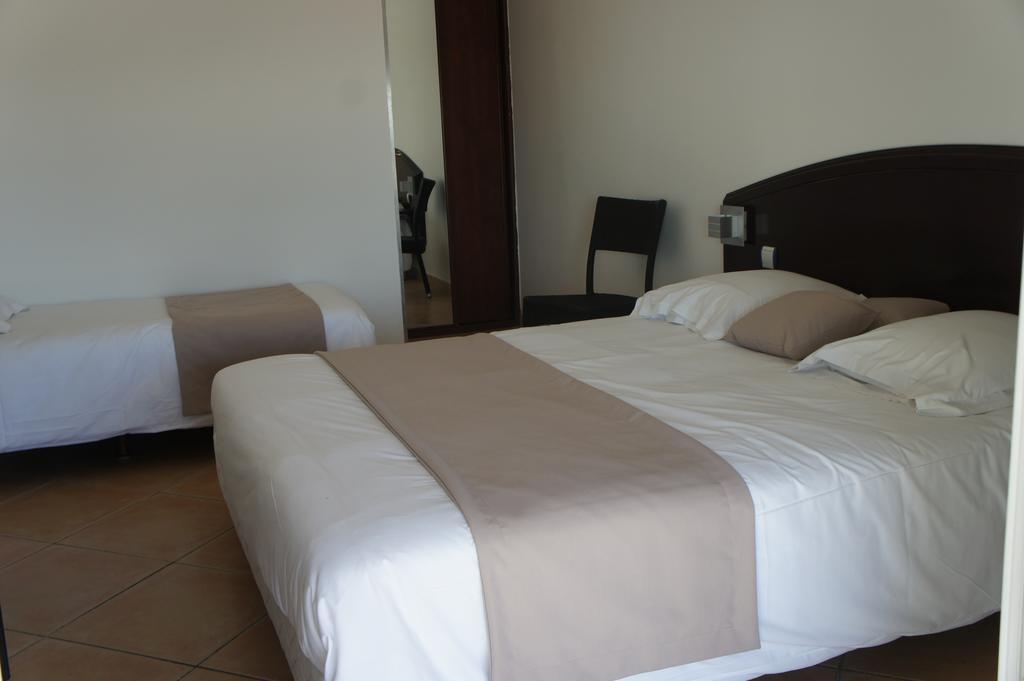 Agay Beach Hotel Сен-Рафаэль Номер фото